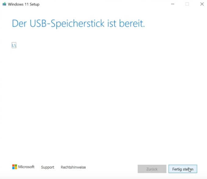 Windows-11-USB-Stick bereit für die Installation des Updates auf Windows 11 