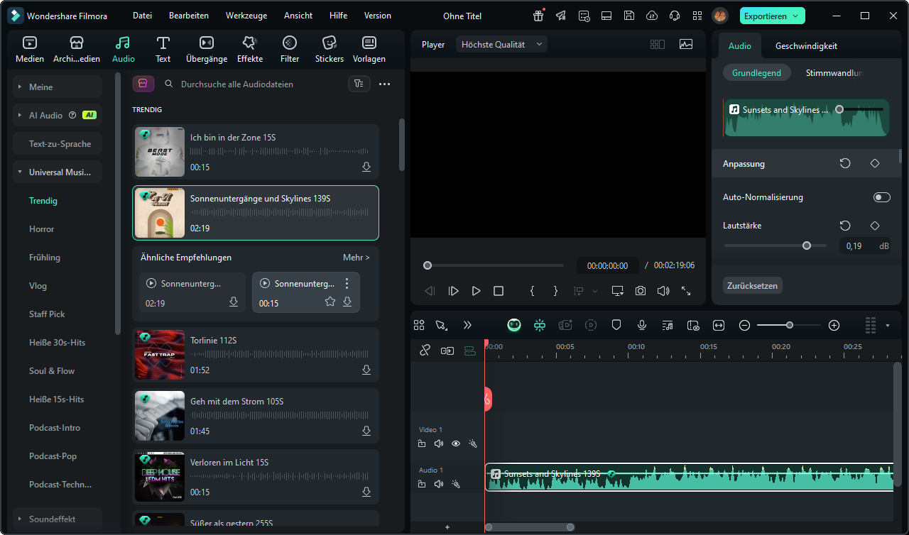 Wählen Sie den Audioclip Ihres Videos aus. Suchen Sie dann im Audio-Bereich nach KI Voice-Enhancer und schalten Sie ihn ein.