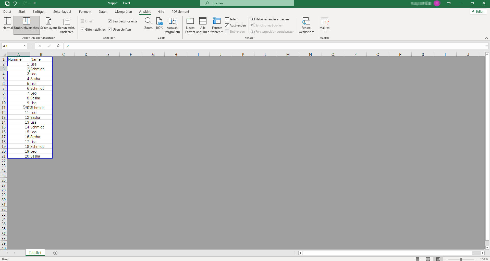 Wenn Sie mit Microsoft Excel drucken, setzt das Programm automatisch Seitenumbrüche, wenn der Inhalt eines Blattes auf verschiedene Seiten verteilt wird. In der Seitenlayout-Ansicht können Sie einstellen, wo Seitenumbrüche stattfinden, um alles, was Sie auf einer Seite zeigen möchten, aufzunehmen.