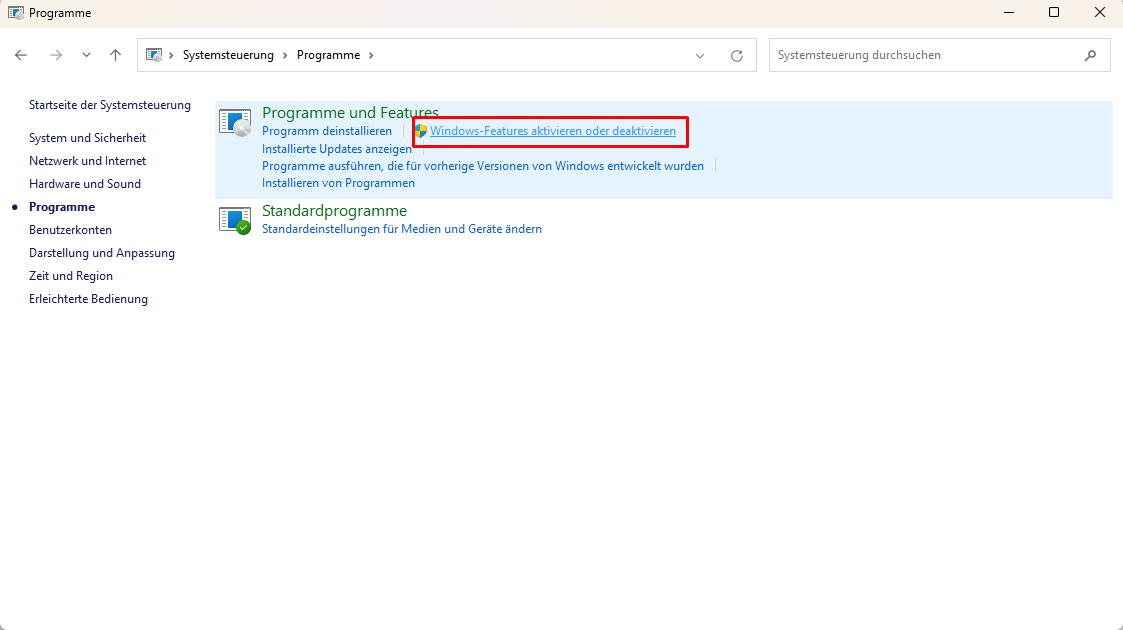 Gehen Sie dann zu Programme und wählen Sie die Option "Windows-Features aktivieren ode deaktivieren", um diese zu öffnen.